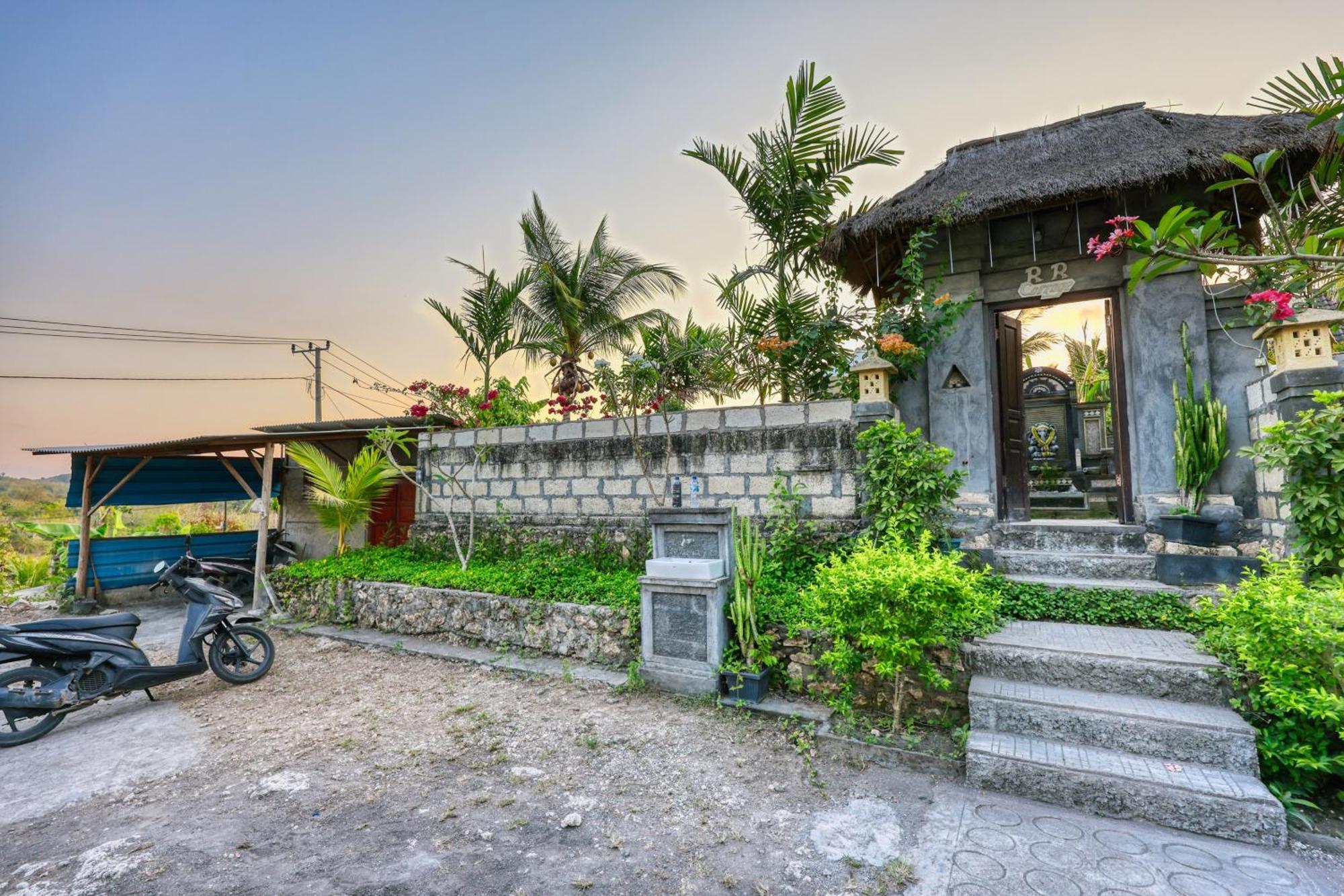 Rr Cottage Sakti Exterior photo
